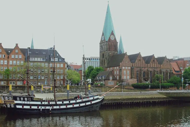 Canal alongside residential buildings in Amsterdam West